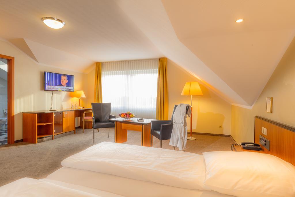 Deluxe Double or Twin Room no dogs allowed,1566915389:JPEG